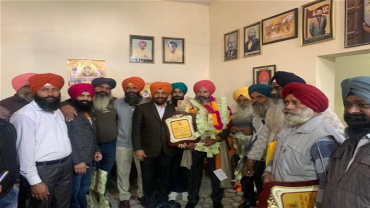 Pradhan ajmer singh retired and farewell party by employees