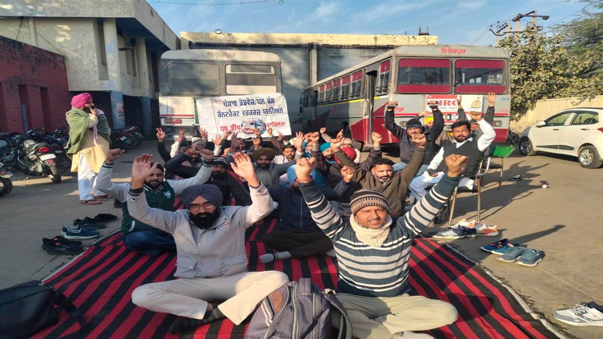 ਰੇਡਵੇਜ਼ ਮੁਲਾਜ਼ਮਾਂ ਦੀ ਹੜਤਾਲ ਤੀਜੇ ਦਿਨ ਵੀ ਰਹੀ ਜਾਰੀ