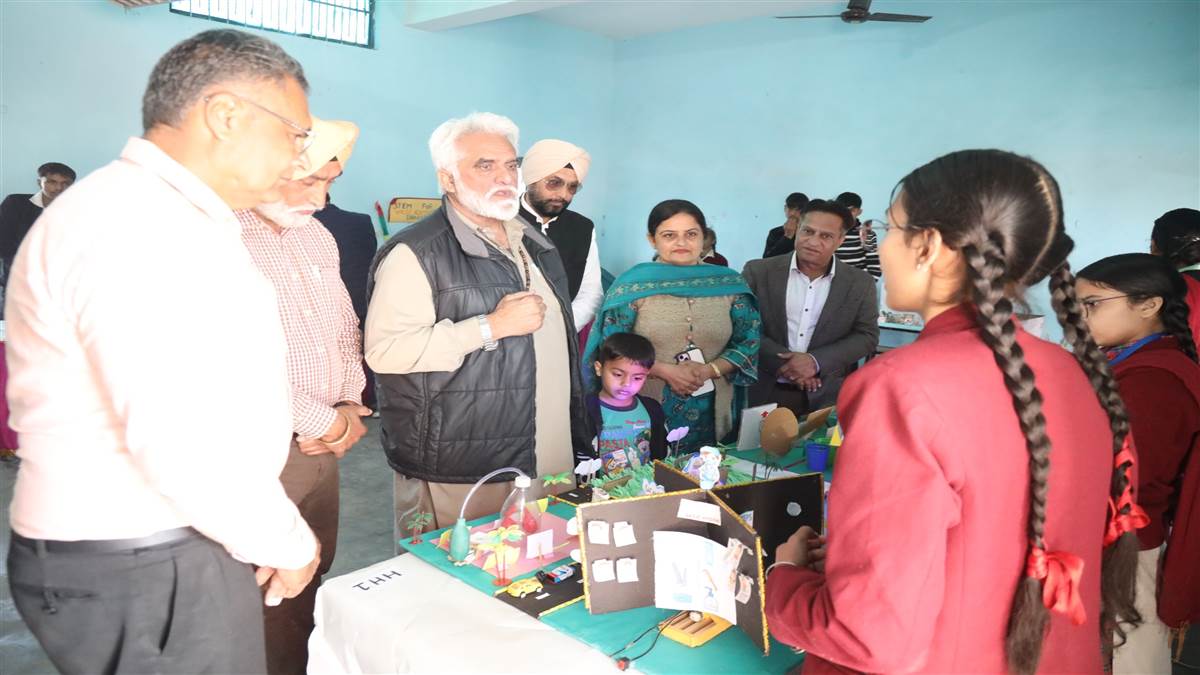 ਖੈੜਾ ਦੋਨਾ ਸਕੂਲ ’ਚ ਜ਼ਿਲ੍ਹਾ ਪੱਧਰੀ ਵਿਗਿਆਨ ਪ੍ਰਦਰਸ਼ਨੀ ਮੁਕਾਬਲੇ ਹੋਏ