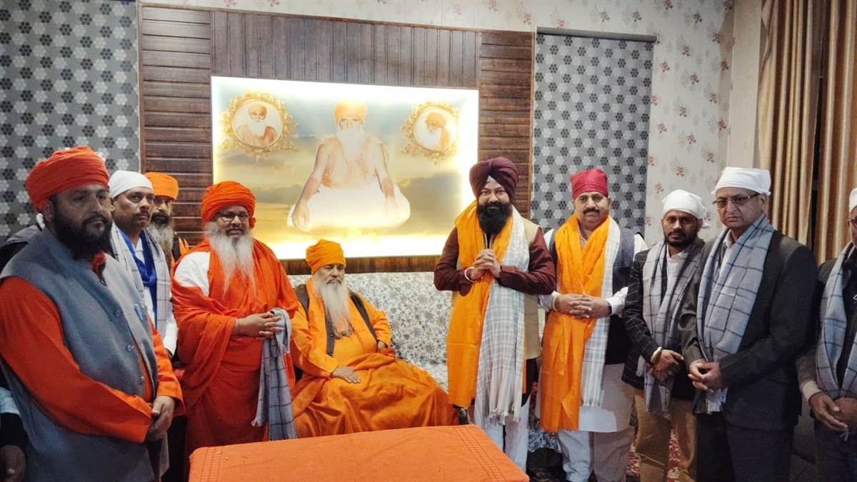 ਚੇਅਰਮੈਨ ਗੜ੍ਹੀ ਨਿਰਮਲ ਕੁਟੀਆ ’ਚ ਹੋਏ ਨਤਮਸਤਕ