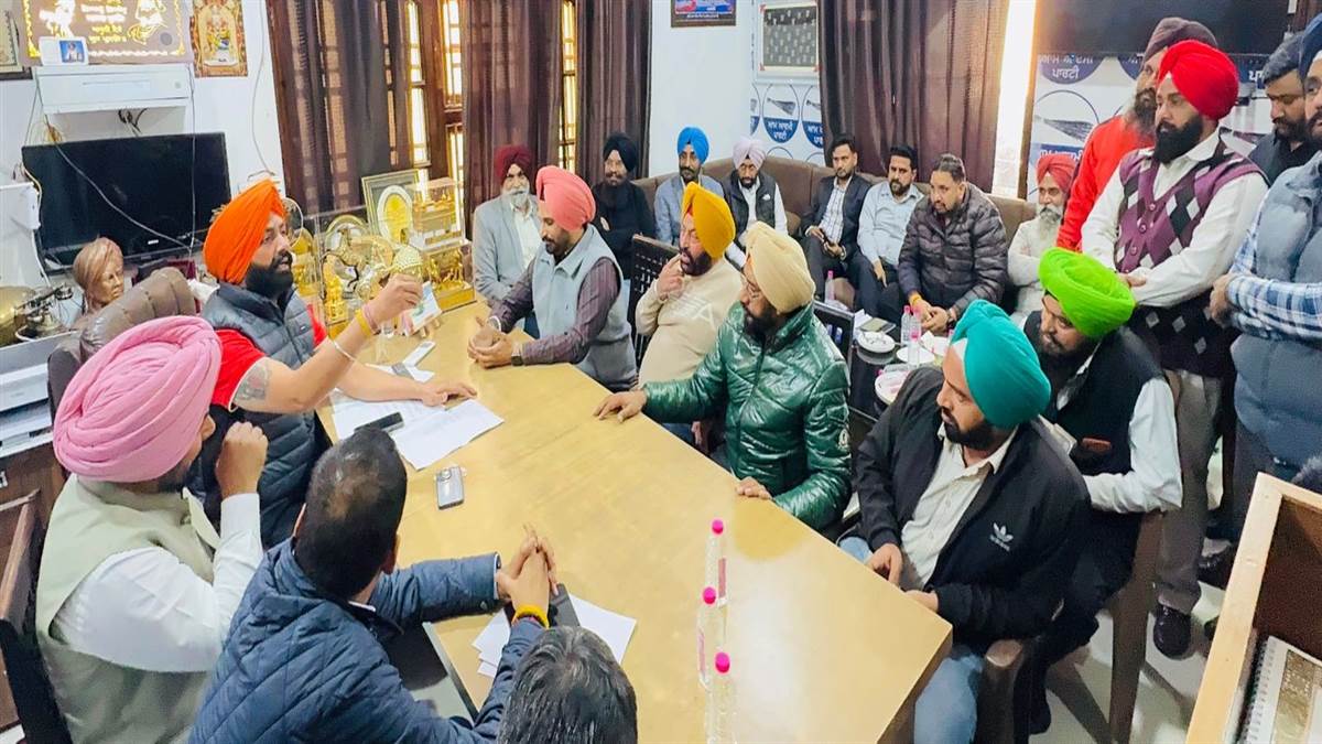 ਰੋਡਵੇਜ਼ ਕਾਮਿਆਂ ਦੀ ਹੜਤਾਲ ਖਤਮ, ਟਰਾਂਸਪੋਰਟ ਮੰਤਰੀ ਨਾਲ ਮੀਟਿੰਗ ਦੌਰਾਨ ਬਣੀ ਸਹਿਮਤੀ