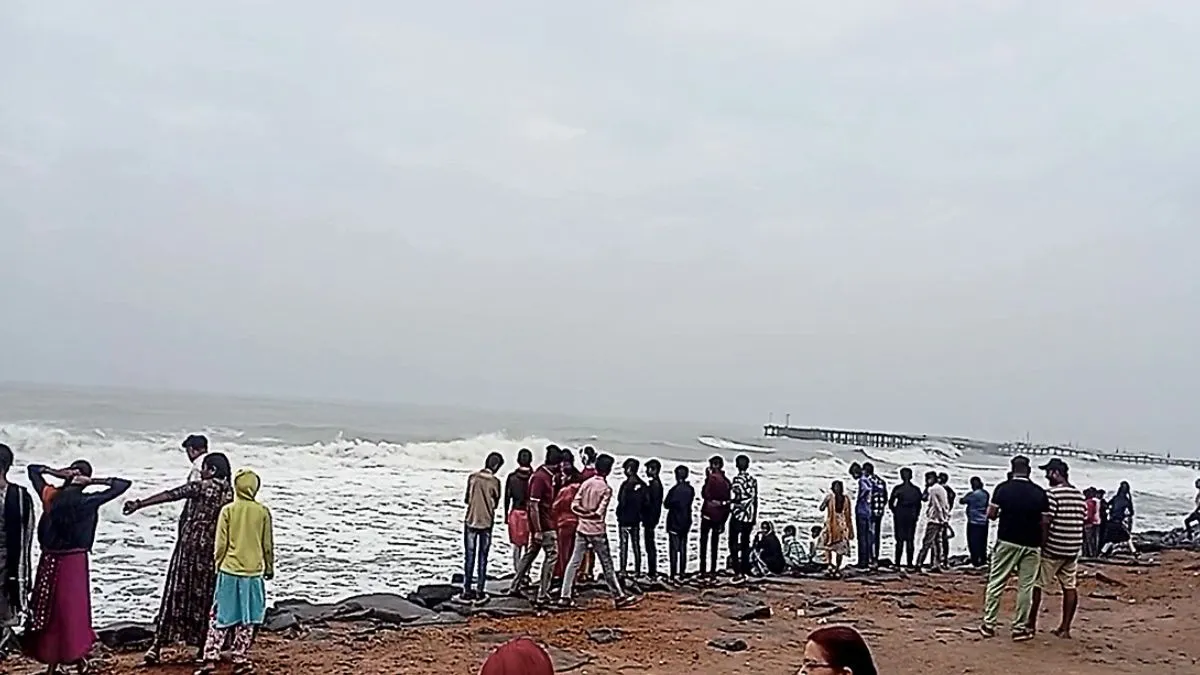 Cyclone Ditwah: ਉਡਾਣਾਂ ਰੱਦ, ਰੇਲ ਸੇਵਾਵਾਂ ਪ੍ਰਭਾਵਿਤ, ਪ੍ਰਸ਼ਾਸਨ ਅਲਰਟ 'ਤੇ... ਭਾਰਤ ਪਹੁੰਚਣ ਵਾਲਾ ਹੈ ਚੱਕਰਵਾਤੀ ਤੂਫਾਨ ਦਿਤਵਾਹ