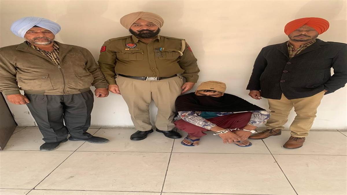 ਮੋਹਾਲੀ ਪੁਲਿਸ ਵੱਲੋਂ 14 ਸਾਲ ਅਤੇ 3 ਸਾਲ ਤੋਂ ਭਗੌੜੇ ਚੱਲ ਰਹੇ 2 ਦੋਸ਼ੀ ਗ੍ਰਿਫਤਾਰ
