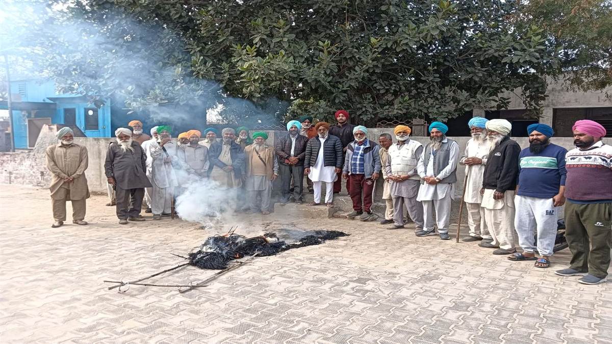 ਪੁਲਿਸ ਪ੍ਰਸ਼ਾਸਨ ਦੀ ਧੱਕੇਸ਼ਾਹੀ ਦੇ ਵਿਰੋਧ ’ਚ ਕੀਤਾ ਰੋਸ ਪ੍ਰਦਰਸ਼ਨ