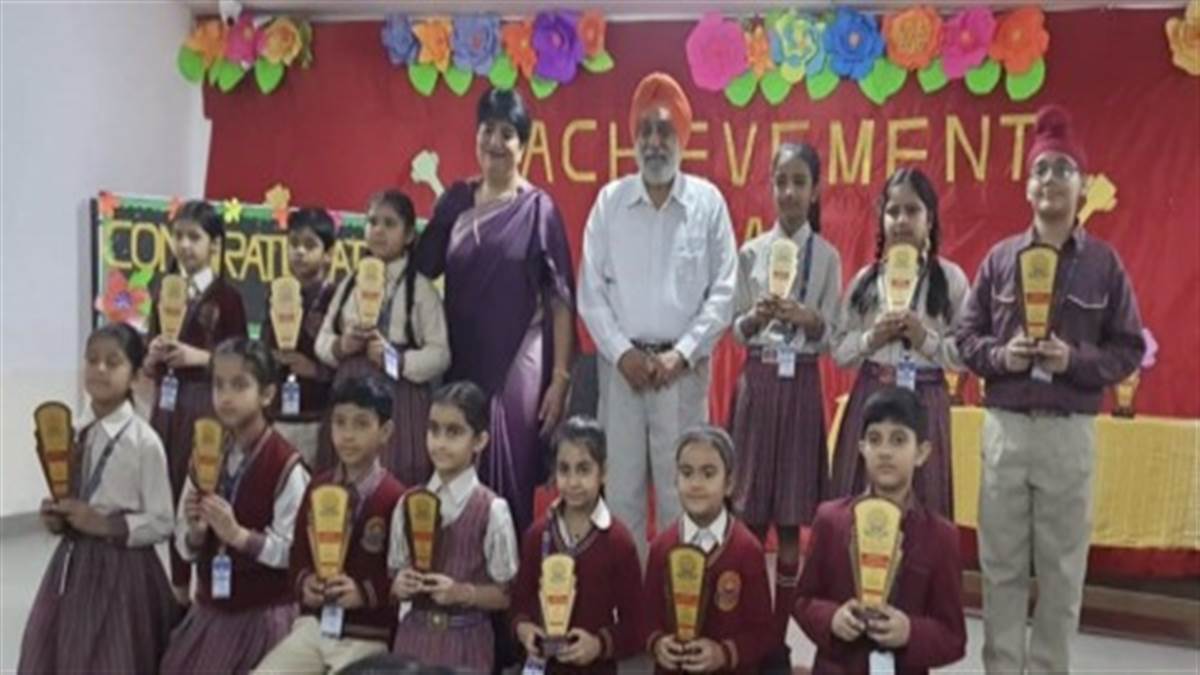 The annual prize distribution ceremony at DAV Public School was celebrated with great fanfare