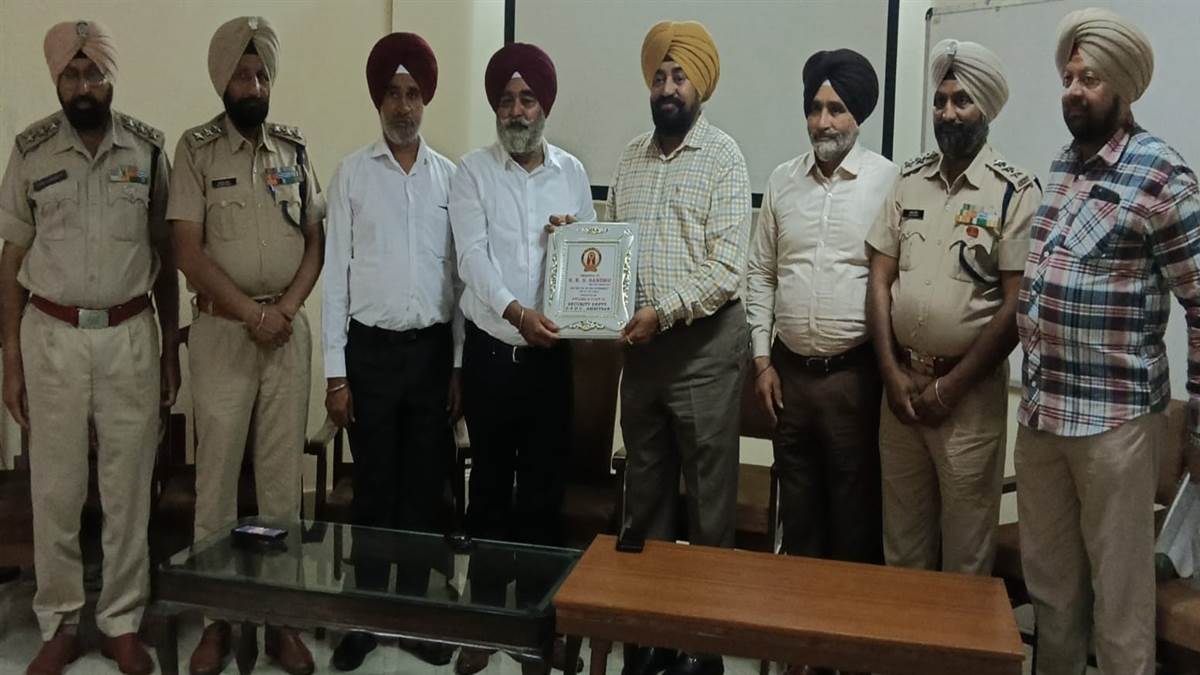 ਜੀਐੱਨਡੀਯੂ ਸੁਰੱਖਿਆ ਵਿਭਾਗ ਤੋਂ ਸੇਵਾਮੁਕਤ ਹੋਏ ਅਧਿਕਾਰੀਆਂ ਨੂੰ ਵਿਦਾਇਗੀ