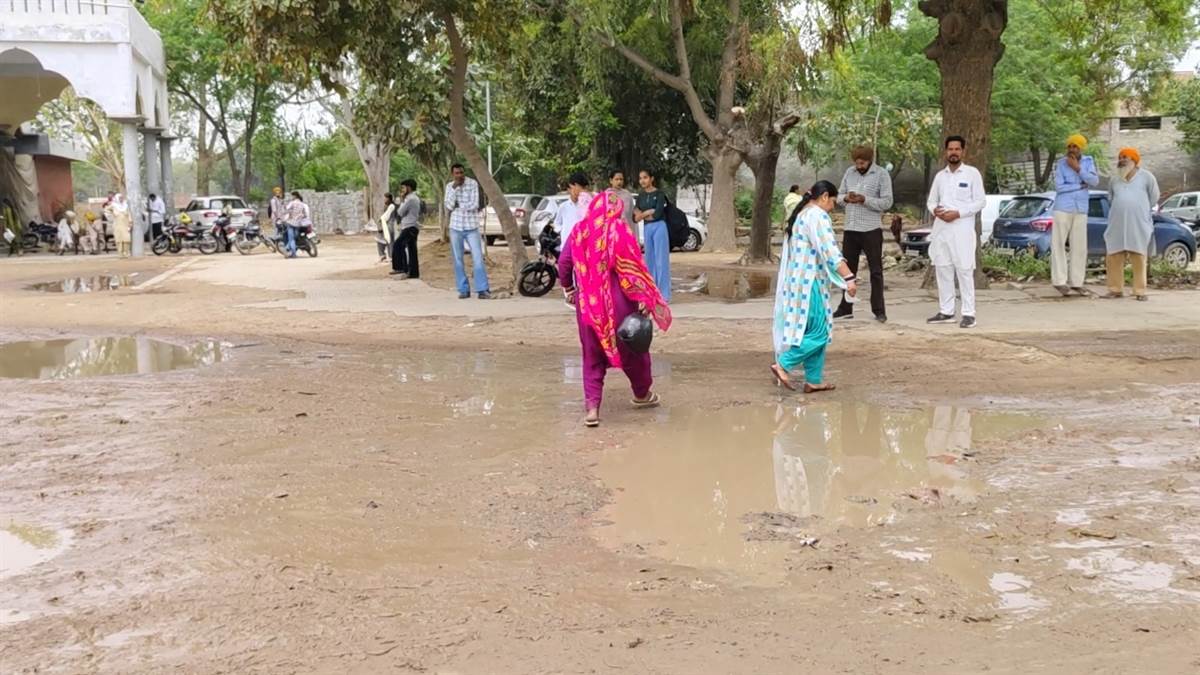 ਮੀਂਹ ਨੇ ਖੋਲ੍ਹੀ ਤਲਵੰਡੀ ਸਾਬੋ ਬੱਸ ਅੱਡੇ ਦੀ ਪੋਲ, ਸਵਾਰੀਆਂ ਖੱਜਲ-ਖੁਆਰ