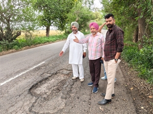 ਸੜਕ ’ਚ ਪਏ ਟੋਏ ਨਾ ਭਰਨ ’ਤੇ ਵਿੱਢਾਂਗੇ ਤਿੱਖਾ ਸੰਘਰਸ਼ : ਜਰਨੈਲ ਫਿਲੌਰ