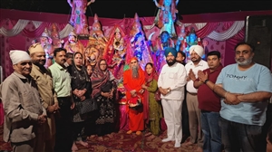 ਭਗਵਤੀ ਜਾਗਰਣ ਦੌਰਾਨ ਗਾਇਕਾਂ ਨੇ ਕੀਤਾ ਮਾਤਾ ਦਾ ਗੁਣਗਾਨ