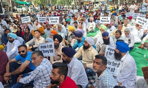 ਬਲਾਕ ਪ੍ਰਧਾਨ ਕਤਲ ਮਾਮਲੇ ’ਚ ਮੁਲਜ਼ਮ ਗ੍ਰਿਫ਼ਤਾਰ ਨਾ ਹੋਣ ’ਤੇ ਕਾਂਗਰਸ ਨੇ ਲਗਾਇਆ ਧਰਨਾ