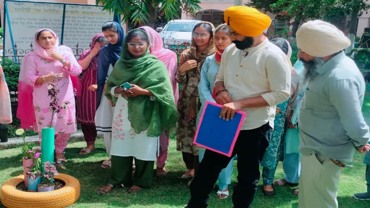 ਬੇਕਾਰ ਵਸਤਾਂ ਦੀ ਪੁਨਰ-ਵਰਤੋਂ ਨਾਲ ਮਿਲਦਾ ਵੱਧ ਲਾਭ ਤੇ ਸਾਫ਼ ਸੁਥਰਾ ਵਾਤਾਵਰਨ : ਡਾ. ਯਾਦਵਿੰਦਰ ਸਿੰਘ