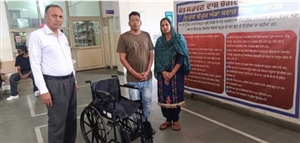Jalandhar News : ਮਾਤਾ ਸੰਤੋਸ਼ ਕੌਰ ਦੀ ਯਾਦ 'ਚ ਹਸਪਤਾਲ ਨੂੰ ਵ੍ਹੀਲਚੇਅਰ ਕੀਤੀ ਦਾਨ