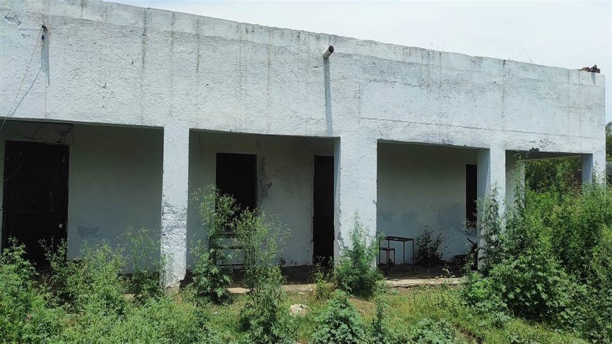 After independence the village was abandoned three times and is devoid of facilities