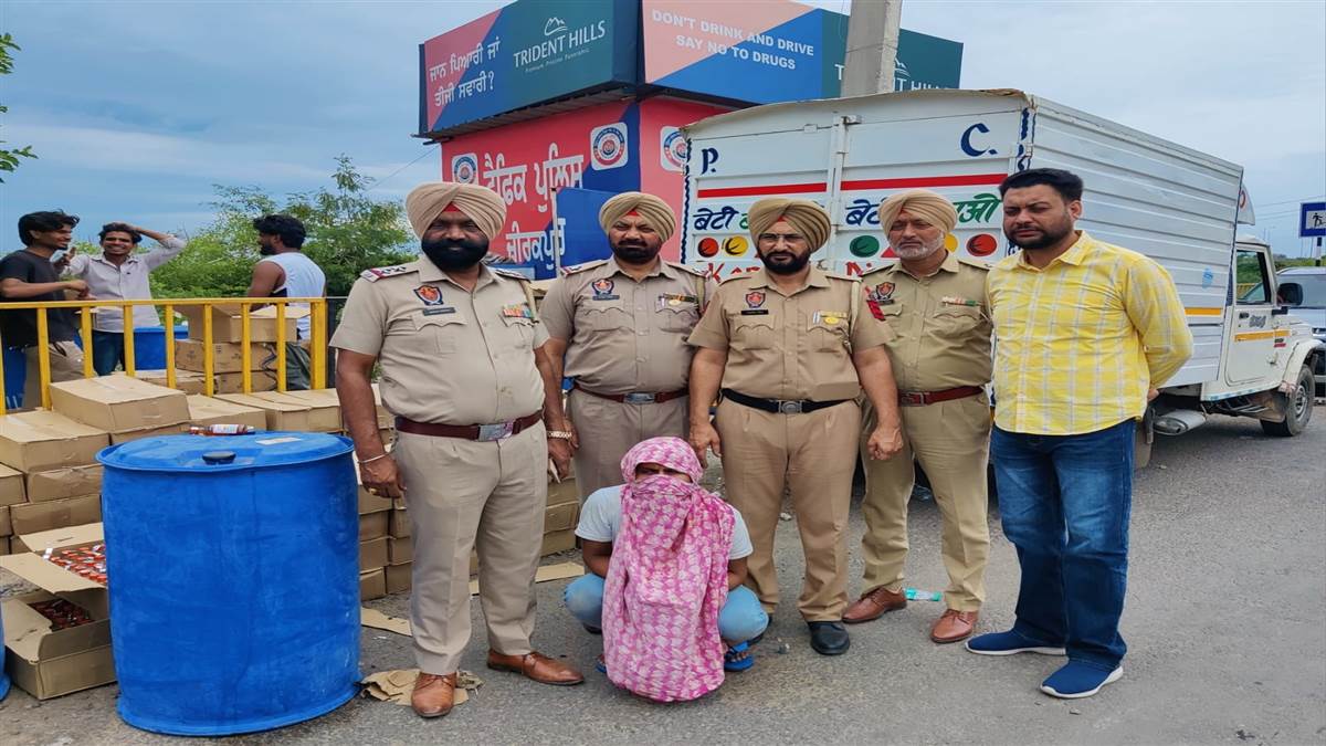 ਚੰਡੀਗੜ੍ਹ ਦੀ ਸ਼ਰਾਬ ਹਰਿਆਣਾ-ਦਿੱਲੀ ’ਚ ਖਪਾਉਣ ਦੀ ਸਾਜ਼ਿਸ਼ ਨਾਕਾਮ, 100 ਪੇਟੀਆਂ ਸ਼ਰਾਬ ਸਮੇਤ ਚਾਲਕ ਗ੍ਰਿਫ਼ਤਾਰ