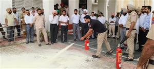 ਕੋਰਟ ਕੰਪਲੈਕਸ ਪੱਟੀ ’ਚ ਫਾਇਰ ਸੇਫਟੀ ਸਬੰਧੀ ਟਰੇਨਿੰਗ ਅਤੇ ਮੌਕ ਡਰਿੱਲ ਕਰਵਾਈ