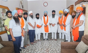 ਸਰਪੰਚ ਬਿੱਲਾ ਸ਼ੇਰੋਂ ਨੇ ਕੈਪਟਨ ਸਵਰਨ ਸਿੰਘ ਪੱਖੋਪੁਰ ਦੇ ਪਰਿਵਾਰ ਨਾਲ ਕੀਤੀ ਮੁਲਾਕਾਤ