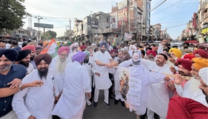 ਪੈਟਰੋਲ, ਡੀਜ਼ਲ ਅਤੇ ਰਸੋਈ ਗੈਸ ਦੀਆਂ ਕੀਮਤਾਂ ਦੇ ਵਾਧੇ ਖਿਲਾਫ਼ ਕਾਂਗਰਸ ਨੇ ਕੀਤਾ ਰੋਸ ਪ੍ਰਦਰਸ਼ਨ