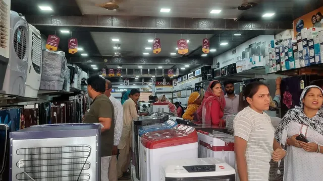 ਗਰਮੀ ਨੇ ਕੱਢੇ ਵੱਟ, ਜੇਬਾਂ ਹੋਈਆਂ ਖਾਲੀ: ਏਸੀ ਤੇ ਕੂਲਰ ਹੋਏ 30 ਫੀਸਦੀ ਮਹਿੰਗੇ, ਜਾਣੋ ਕਿਉਂ ਵਧ ਰਹੀਆਂ ਹਨ ਕੀਮਤਾਂ