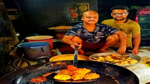 Punjab Street Food : ਬਰਸਾਤ ਦੇ ਮੌਸਮ 'ਚ ਅੰਮ੍ਰਿਤਸਰ 'ਚ ਕਾਫੀ ਹੁੰਦੀ ਹੈ ਪਕੌੜਿਆਂ ਦੀ ਮੰਗ, ਕੁਲਚਿਆਂ ਨਾਲ ਚਾਅ ਨਾਲ ਖਾਂਦੇ ਹਨ ਲੋਕ