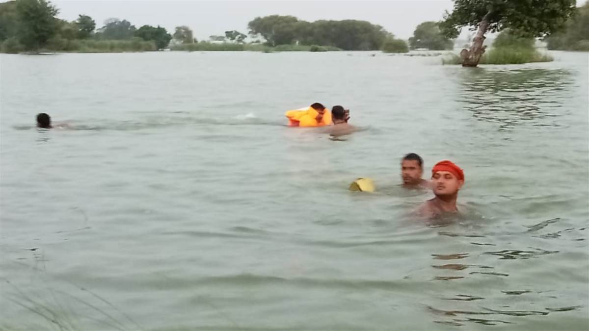 ਗੰਗਾ ਨਦੀ 'ਚ ਪਲਟੀ 30 ਲੋਕਾਂ ਨਾਲ ਭਰੀ ਕਿਸ਼ਤੀ, ਦੋ ਦੀ ਮੌਤ ਦੀ ਪੁਸ਼ਟੀ, 5 ਜਣੇ ਲਾਪਤਾ