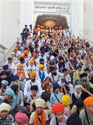 ਅੰਮ੍ਰਿਤ ਸੰਚਾਰ ਸਮਾਗਮ ਵਿੱਚ ਸੈਂਕੜੇ ਪ੍ਰਾਣੀ ਗੁਰੂ ਵਾਲੇ ਬਣੇ