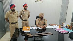 ਸ਼ਾਹਕੋਟ ਪੁਲਿਸ ਦੀ ਵੱਡੀ ਕਾਰਵਾਈ, ਲੁੱਟਾਂ-ਖੋਹਾਂ ਤੇ ਨਸ਼ਾ ਤਸਕਰੀ ਦੇ ਮਾਮਲਿਆਂ ’ਚ 7 ਕਾਬੂ; 5 ਮੋਟਰਸਾਈਕਲ, ਮੋਬਾਈਲ, ਦਾਤਰ ਤੇ 15.25 ਗ੍ਰਾਮ ਹੈਰੋਇਨ ਬਰਾਮਦ