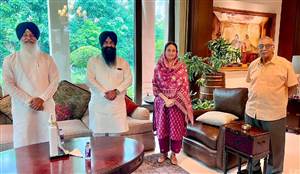 ਵਫ਼ਦ ਨੇ ਵੱਖ-ਵੱਖ ਮੁੱਦਿਆਂ ਬਾਰੇ ਬੀਬਾ ਬਾਦਲ ਨਾਲ ਕੀਤੀ ਮੁਲਾਕਾਤ