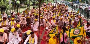 ਡੀਸੀ ਦਫ਼ਤਰ ਦੇ ਸਾਹਮਣੇ ਕਿਸਾਨਾਂ ਦਾ ਪੱਕਾ ਮੋਰਚਾ ਜਾਰੀ, ਆਵਾਜਾਈ ਪ੍ਰਭਾਵਿਤ