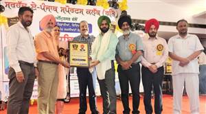ਮਨਦੀਪ ਸੁਨਾਮ ਲਾਈਫਟਾਈਮ ਐਚੀਵਮੈੱਟ ਐਵਾਰਡ ਨਾਲ ਸਨਮਾਨਿਤ