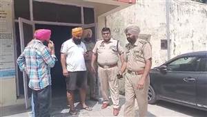 ਬਾਈਕ ਸਵਾਰਾਂ ਨੇ ਕੌਂਸਲਰ ਦੇ ਚਾਚੇ ਨੂੰ ਮਾਰੀ ਗੋਲੀ, ਦੋ ਅਣਪਛਾਤੇ ਨੌਜਵਾਨਾਂ ਨੇ ਰੋਕ ਕੇ ਮੋਢੇ 'ਤੇ ਮਾਰੀ ਗੋਲੀ, ਅੰਮ੍ਰਿਤਸਰ ਰੈਫ਼ਰ