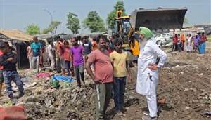 ਮਾਰਕੀਟ ਕਮੇਟੀ ਮੋਗਾ ਦੇ ਚੇਅਰਮੈਨ ਦੀ ਸਖ਼ਤ ਚਿਤਾਵਨੀ, ਅਨਾਜ਼ ਮੰਡੀ 'ਚੋਂ ਨਜਾਇਜ਼ ਝੁੱਗੀਆਂ ਨਾ ਹਟਾਈਆਂ ਤਾਂ ਚੱਲੇਗਾ ਪੀਲਾ ਪੰਜਾ