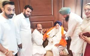 Barnala News : ਤਰਲੋਚਨ ਬਾਂਸਲ ਨੇ ਸੁਖਬੀਰ ਬਾਦਲ ਨਾਲ ਕੀਤੀ ਮੁਲਾਕਾਤ, ਸਿਆਸੀ ਸਥਿਤੀ ਤੇ ਹਲਕੇ ਅਹਿਮ ਮੁੱਦਿਆਂ 'ਤੇ ਹੋਈ ਚਰਚਾ