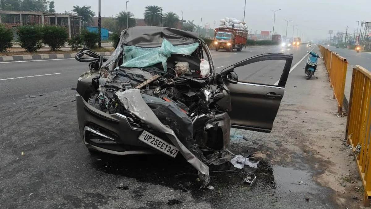 ਦਰਦਨਾਕ ਹਾਦਸਾ : ਹਾਈਵੇਅ 'ਤੇ ਪਿਕਅੱਪ ਤੇ ਕਾਰ ਦੀ ਭਿਆਨਕ ਟੱਕਰ, ਦੋ ਕੱਪੜਾ ਵਪਾਰੀਆਂ ਦੀ ਮੌਤ