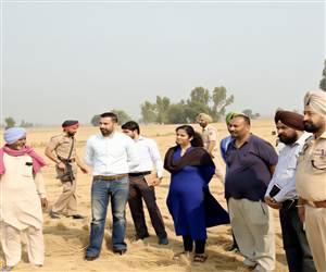 ਡੀਸੀ, ਐੱਸਐੱਸਪੀ ਤੇ ਮੁੱਖ ਖੇਤੀਬਾੜੀ ਅਫ਼ਸਰ ਵੱਲੋਂ ਪਿੰਡਾਂ ਦਾ ਦੌਰਾ