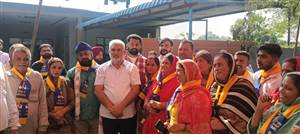 ਪਿੰਡ ਪਹਾੜੀਪੁਰ ਦੀ ਸਮੁੱਚੀ ਪੰਚਾਇਤ ਕਾਂਗਰਸ ਛੱਡ ਕੇ ਆਪ ’ਚ ਸ਼ਾਮਲ