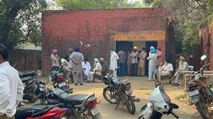 ਖੇਤੀਬਾੜੀ ਵਿਭਾਗ ਵੱਲੋਂ ਸਬਸਿਡੀ ਵਾਲਾ ਬੀਜ ਨਾ ਦੇਣ ’ਤੇ ਕਿਸਾਨਾਂ ਵੱਲੋਂ ਸਰਕਾਰ ਖ਼ਿਲਾਫ਼ ਨਾਅਰੇਬਾਜ਼ੀ