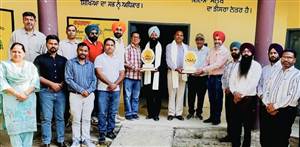 ਸੰਤੋਖ ਮੱਲ੍ਹੀ ਤੇ ਗੁਰਮੁੱਖ ਬਾਬਾ ਦਾ ਕੀਤਾ ਯਾਦਗਾਰੀ ਸਨਮਾਨ