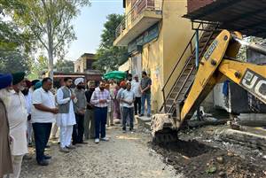 ਵਿਧਾਇਕ ਦਿਨੇਸ਼ ਚੱਢਾ ਨੇ ਪੀਣ ਵਾਲੇ ਪਾਣੀ ਦੀ ਪਾਈਪ ਲਾਈਨ ਦਾ ਕੰਮ ਕਰਵਾਇਆ ਸ਼ੁਰੂ