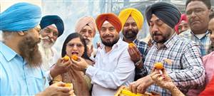 ਹਰਮੀਤ ਸਿੰਘ ਸੰਧੂ ਨੂੰ ਮੁੜ ਉਮੀਦਵਾਰ ਐਲਾਨੇ ਜਾਣ ’ਤੇ ਸਮਰਥਕਾਂ ਨੇ ਮਨਾਈ ਰੱਜ ਕੇ ਖ਼ੁਸ਼ੀ
