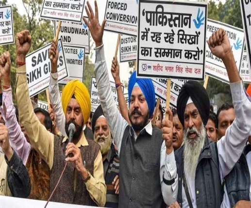 ਪਾਕਿ 'ਚ ਸਿੱਖ ਲੜਕੀ ਦਾ ਧਰਮ ਬਦਲਣ ਦੇ ਮਾਮਲੇ 'ਚ ਅੱਠ ਗ੍ਰਿਫ਼ਤਾਰ, ਪੀੜਤ ਲੜਕੀ ਕੀਤੀ ਵਾਰਸਾਂ ਹਵਾਲੇ